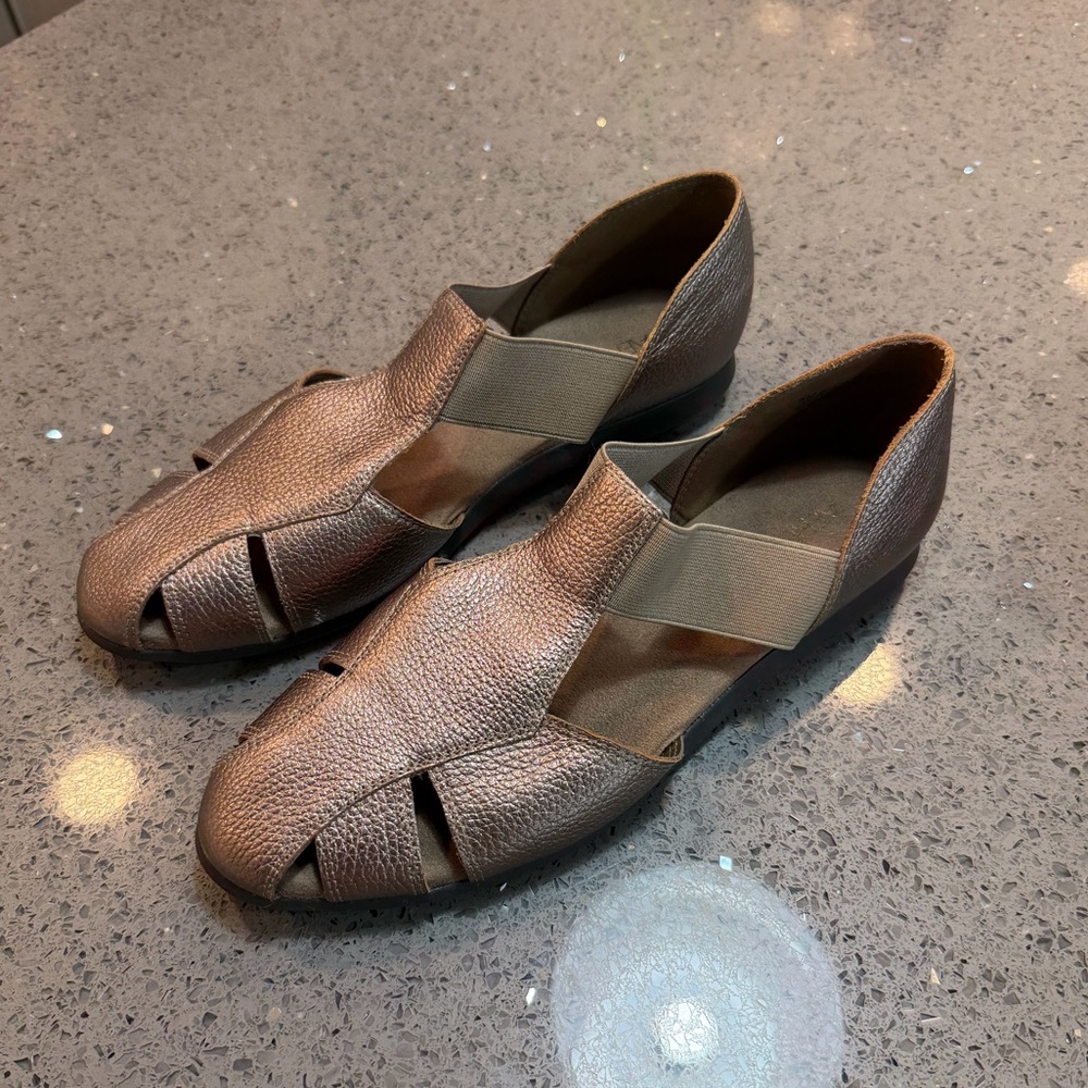 Aerosoles VTG Pebbled Leather Slip-On Sandals
